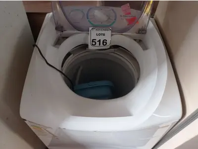 LOTE 516 - 01 MÁQUINA DE LAVAR ROUPAS ELECTROLUX E 01 GELADEIRA PROSDÓCIMO. (NO ESTADO) ATENÇÃO! FAZER A VISITAÇÃO ANTES DE ARREMATAR, NÃO SABEMOS SE FUNCIONA. LEILÃO NÃO TEM GARANTIA E NEM DEVOLUÇÃO, SUJEITO A POSSÍVEIS AVARIAS VISÍVEIS/OCULTAS E/OU AUSÊNCIA DE COMPONENTES.