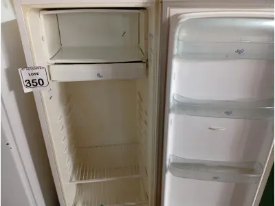LOTE 350 - 01 GELADEIRA ELECTROLUX 220V. (NO ESTADO) ATENÇÃO! FAZER A VISITAÇÃO ANTES DE ARREMATAR, NÃO SABEMOS SE FUNCIONA. LEILÃO NÃO TEM GARANTIA E NEM DEVOLUÇÃO, SUJEITO A POSSÍVEIS AVARIAS VISÍVEIS/OCULTAS E/OU AUSÊNCIA DE COMPONENTES.