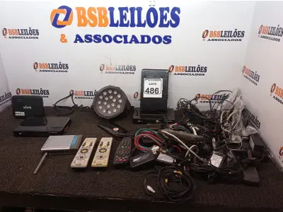 LOTE 486 - 01 LOTE COM ELETRÔNICOS DIVERSOS E 01 LUMINÁRIA DE LED. (NO ESTADO) ATENÇÃO! FAZER A VISITAÇÃO ANTES DE ARREMATAR, NÃO SABEMOS SE FUNCIONA. LEILÃO NÃO TEM GARANTIA E NEM DEVOLUÇÃO, SUJEITO A POSSÍVEIS AVARIAS VISÍVEIS/OCULTAS E/OU AUSÊNCIA DE COMPONENTES.