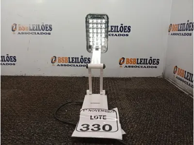 LOTE 330 - 01 ABAJUR DE MESA ECONOMY. (NO ESTADO) ATENÇÃO! FAZER A VISITAÇÃO ANTES DE ARREMATAR, NÃO SABEMOS SE FUNCIONA. LEILÃO NÃO TEM GARANTIA E NEM DEVOLUÇÃO, SUJEITO A POSSÍVEIS AVARIAS VISÍVEIS/OCULTAS E/OU AUSÊNCIA DE COMPONENTES.