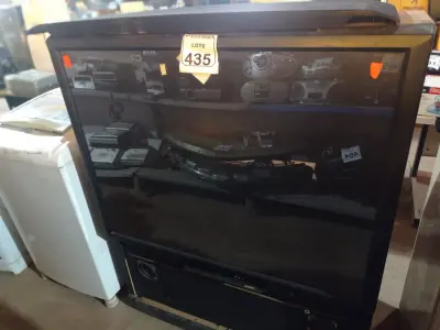 LOTE 435 - 01 TV DE TUBO ANTIGA MARCA PIONEER. (NO ESTADO) ATENÇÃO! FAZER A VISITAÇÃO ANTES DE ARREMATAR, NÃO SABEMOS SE FUNCIONA. LEILÃO NÃO TEM GARANTIA E NEM DEVOLUÇÃO, SUJEITO A POSSÍVEIS AVARIAS VISÍVEIS/OCULTAS E/OU AUSÊNCIA DE COMPONENTES.