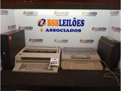 LOTE 263 - 03 MÁQUINAS DE ESCREVER ELÉTRICAS MARCAS E MODELOS DIVERSOS. (NO ESTADO) ATENÇÃO! FAZER A VISITAÇÃO ANTES DE ARREMATAR, NÃO SABEMOS SE FUNCIONA. LEILÃO NÃO TEM GARANTIA E NEM DEVOLUÇÃO, SUJEITO A POSSÍVEIS AVARIAS VISÍVEIS/OCULTAS E/OU AUSÊNCIA DE COMPONENTES.