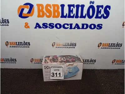 LOTE 311 - 01 FERRO A VAPOR DE PASSAR ROUPAS ELECTROLUX COR BRANCA C/ AZUL (NOVO). (NO ESTADO) ATENÇÃO! FAZER A VISITAÇÃO ANTES DE ARREMATAR, NÃO SABEMOS SE FUNCIONA. LEILÃO NÃO TEM GARANTIA E NEM DEVOLUÇÃO, SUJEITO A POSSÍVEIS AVARIAS VISÍVEIS/OCULTAS E/OU AUSÊNCIA DE COMPONENTES.
