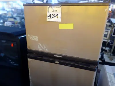 LOTE 434 - 01 GELADEIRA BRASTEMP 220V. (NO ESTADO) ATENÇÃO! FAZER A VISITAÇÃO ANTES DE ARREMATAR, NÃO SABEMOS SE FUNCIONA. LEILÃO NÃO TEM GARANTIA E NEM DEVOLUÇÃO, SUJEITO A POSSÍVEIS AVARIAS VISÍVEIS/OCULTAS E/OU AUSÊNCIA DE COMPONENTES.