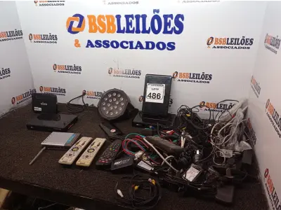 LOTE 486 - 01 LOTE COM ELETRÔNICOS DIVERSOS E 01 LUMINÁRIA DE LED. (NO ESTADO) ATENÇÃO! FAZER A VISITAÇÃO ANTES DE ARREMATAR, NÃO SABEMOS SE FUNCIONA. LEILÃO NÃO TEM GARANTIA E NEM DEVOLUÇÃO, SUJEITO A POSSÍVEIS AVARIAS VISÍVEIS/OCULTAS E/OU AUSÊNCIA DE COMPONENTES.