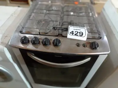 LOTE 429 - 01 FOGÃO A GÁS 04 BOCAS MARCA ELECTROLUX. (NO ESTADO) ATENÇÃO! FAZER A VISITAÇÃO ANTES DE ARREMATAR, NÃO SABEMOS SE FUNCIONA. LEILÃO NÃO TEM GARANTIA E NEM DEVOLUÇÃO, SUJEITO A POSSÍVEIS AVARIAS VISÍVEIS/OCULTAS E/OU AUSÊNCIA DE COMPONENTES.