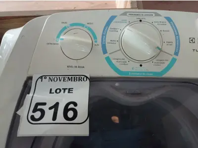 LOTE 516 - 01 MÁQUINA DE LAVAR ROUPAS ELECTROLUX E 01 GELADEIRA PROSDÓCIMO. (NO ESTADO) ATENÇÃO! FAZER A VISITAÇÃO ANTES DE ARREMATAR, NÃO SABEMOS SE FUNCIONA. LEILÃO NÃO TEM GARANTIA E NEM DEVOLUÇÃO, SUJEITO A POSSÍVEIS AVARIAS VISÍVEIS/OCULTAS E/OU AUSÊNCIA DE COMPONENTES.