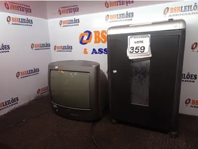 LOTE 359 - 01 FRAGMENTADORA DE PAPEL MARCA VIPBRAZIL E 01 TV DE TUBO MARCA PHILIPS. (NO ESTADO) ATENÇÃO! FAZER A VISITAÇÃO ANTES DE ARREMATAR, NÃO SABEMOS SE FUNCIONA. LEILÃO NÃO TEM GARANTIA E NEM DEVOLUÇÃO, SUJEITO A POSSÍVEIS AVARIAS VISÍVEIS/OCULTAS E/OU AUSÊNCIA DE COMPONENTES.