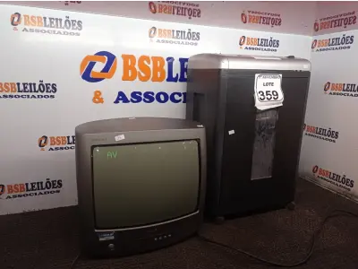 LOTE 359 - 01 FRAGMENTADORA DE PAPEL MARCA VIPBRAZIL E 01 TV DE TUBO MARCA PHILIPS. (NO ESTADO) ATENÇÃO! FAZER A VISITAÇÃO ANTES DE ARREMATAR, NÃO SABEMOS SE FUNCIONA. LEILÃO NÃO TEM GARANTIA E NEM DEVOLUÇÃO, SUJEITO A POSSÍVEIS AVARIAS VISÍVEIS/OCULTAS E/OU AUSÊNCIA DE COMPONENTES.