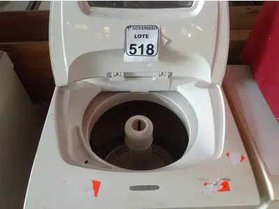 LOTE 518 - 01 MÁQUINA DE LAVAR ROUPAS BRASTEMP. (NO ESTADO) ATENÇÃO! FAZER A VISITAÇÃO ANTES DE ARREMATAR, NÃO SABEMOS SE FUNCIONA. LEILÃO NÃO TEM GARANTIA E NEM DEVOLUÇÃO, SUJEITO A POSSÍVEIS AVARIAS VISÍVEIS/OCULTAS E/OU AUSÊNCIA DE COMPONENTES.