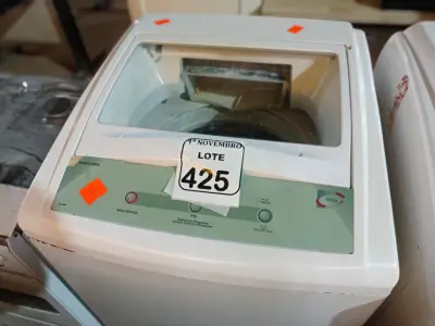 LOTE 425 - 01 MÁQUINA DE LAVAR 06KG P/RETIRADA DE PEÇAS. (NO ESTADO) ATENÇÃO! FAZER A VISITAÇÃO ANTES DE ARREMATAR, NÃO SABEMOS SE FUNCIONA. LEILÃO NÃO TEM GARANTIA E NEM DEVOLUÇÃO, SUJEITO A POSSÍVEIS AVARIAS VISÍVEIS/OCULTAS E/OU AUSÊNCIA DE COMPONENTES.