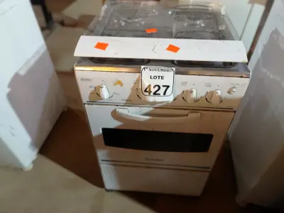 LOTE 427 - 01 FOGÃO A GÁS 04 BOCAS MARCA ESMALTEC. (NO ESTADO) ATENÇÃO! FAZER A VISITAÇÃO ANTES DE ARREMATAR, NÃO SABEMOS SE FUNCIONA. LEILÃO NÃO TEM GARANTIA E NEM DEVOLUÇÃO, SUJEITO A POSSÍVEIS AVARIAS VISÍVEIS/OCULTAS E/OU AUSÊNCIA DE COMPONENTES.