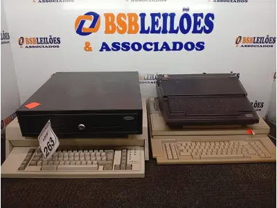LOTE 263 - 03 MÁQUINAS DE ESCREVER ELÉTRICAS MARCAS E MODELOS DIVERSOS. (NO ESTADO) ATENÇÃO! FAZER A VISITAÇÃO ANTES DE ARREMATAR, NÃO SABEMOS SE FUNCIONA. LEILÃO NÃO TEM GARANTIA E NEM DEVOLUÇÃO, SUJEITO A POSSÍVEIS AVARIAS VISÍVEIS/OCULTAS E/OU AUSÊNCIA DE COMPONENTES.