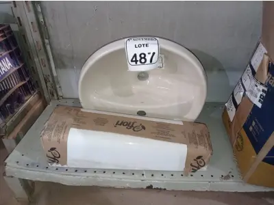 LOTE 487 - 01 LAVATÓRIO P/BANHEIRO C/COLUNA. (NO ESTADO) ATENÇÃO! FAZER A VISITAÇÃO ANTES DE ARREMATAR, NÃO SABEMOS SE FUNCIONA. LEILÃO NÃO TEM GARANTIA E NEM DEVOLUÇÃO, SUJEITO A POSSÍVEIS AVARIAS VISÍVEIS/OCULTAS E/OU AUSÊNCIA DE COMPONENTES.