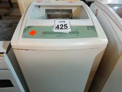 LOTE 425 - 01 MÁQUINA DE LAVAR 06KG P/RETIRADA DE PEÇAS. (NO ESTADO) ATENÇÃO! FAZER A VISITAÇÃO ANTES DE ARREMATAR, NÃO SABEMOS SE FUNCIONA. LEILÃO NÃO TEM GARANTIA E NEM DEVOLUÇÃO, SUJEITO A POSSÍVEIS AVARIAS VISÍVEIS/OCULTAS E/OU AUSÊNCIA DE COMPONENTES.