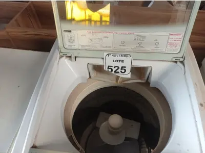LOTE 525 - 01 MÁQUINA DE LAVAR ROUPAS BRASTEMP. (NO ESTADO) ATENÇÃO! FAZER A VISITAÇÃO ANTES DE ARREMATAR, NÃO SABEMOS SE FUNCIONA. LEILÃO NÃO TEM GARANTIA E NEM DEVOLUÇÃO, SUJEITO A POSSÍVEIS AVARIAS VISÍVEIS/OCULTAS E/OU AUSÊNCIA DE COMPONENTES.