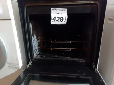 LOTE 429 - 01 FOGÃO A GÁS 04 BOCAS MARCA ELECTROLUX. (NO ESTADO) ATENÇÃO! FAZER A VISITAÇÃO ANTES DE ARREMATAR, NÃO SABEMOS SE FUNCIONA. LEILÃO NÃO TEM GARANTIA E NEM DEVOLUÇÃO, SUJEITO A POSSÍVEIS AVARIAS VISÍVEIS/OCULTAS E/OU AUSÊNCIA DE COMPONENTES.