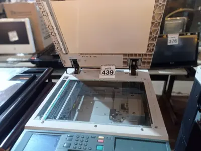 LOTE 439 - 01 COPIADORA MULTIFUNCIONAL MODELO WORKCENTER PRO 423. (NO ESTADO) ATENÇÃO! FAZER A VISITAÇÃO ANTES DE ARREMATAR, NÃO SABEMOS SE FUNCIONA. LEILÃO NÃO TEM GARANTIA E NEM DEVOLUÇÃO, SUJEITO A POSSÍVEIS AVARIAS VISÍVEIS/OCULTAS E/OU AUSÊNCIA DE COMPONENTES.