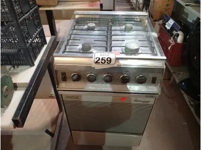 LOTE 259 - 01 FOGÃO 04 BOCAS MARCA BRASTEMP. (NO ESTADO) ATENÇÃO! FAZER A VISITAÇÃO ANTES DE ARREMATAR, NÃO SABEMOS SE FUNCIONA. LEILÃO NÃO TEM GARANTIA E NEM DEVOLUÇÃO, SUJEITO A POSSÍVEIS AVARIAS VISÍVEIS/OCULTAS E/OU AUSÊNCIA DE COMPONENTES.