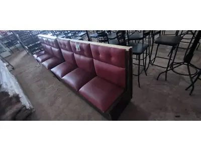 LOTE 133 - 01 SOFÁ PARA LANCHONETE 03 LUGARES. (NO ESTADO) ATENÇÃO! FAZER A VISITAÇÃO ANTES DE ARREMATAR, NÃO SABEMOS SE FUNCIONA. LEILÃO NÃO TEM GARANTIA E NEM DEVOLUÇÃO, SUJEITO A POSSÍVEIS AVARIAS VISÍVEIS/OCULTAS E/OU AUSÊNCIA DE COMPONENTES.