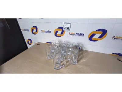 LOTE 220 - 10 CANECAS DE VIDRO PARA CHOPP. (NO ESTADO) ATENÇÃO! FAZER A VISITAÇÃO ANTES DE ARREMATAR, NÃO SABEMOS SE FUNCIONA. LEILÃO NÃO TEM GARANTIA E NEM DEVOLUÇÃO, SUJEITO A POSSÍVEIS AVARIAS VISÍVEIS/OCULTAS E/OU AUSÊNCIA DE COMPONENTES.