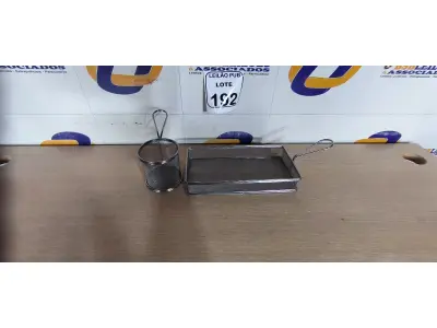 LOTE 192 - 02 CESTAS PARA ALIMENTOS. (NO ESTADO) ATENÇÃO! FAZER A VISITAÇÃO ANTES DE ARREMATAR, NÃO SABEMOS SE FUNCIONA. LEILÃO NÃO TEM GARANTIA E NEM DEVOLUÇÃO, SUJEITO A POSSÍVEIS AVARIAS VISÍVEIS/OCULTAS E/OU AUSÊNCIA DE COMPONENTES.