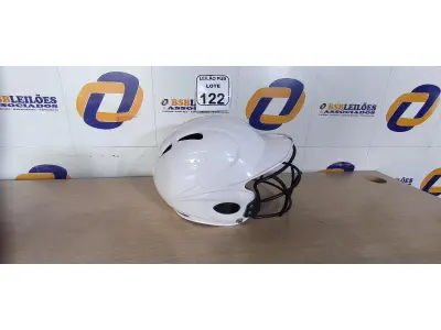 LOTE 122 - 01 CAPACETE DE BEISEBOL PARA DECORAÇÃO. (NO ESTADO) ATENÇÃO! FAZER A VISITAÇÃO ANTES DE ARREMATAR, NÃO SABEMOS SE FUNCIONA. LEILÃO NÃO TEM GARANTIA E NEM DEVOLUÇÃO, SUJEITO A POSSÍVEIS AVARIAS VISÍVEIS/OCULTAS E/OU AUSÊNCIA DE COMPONENTES.