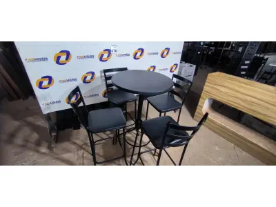 LOTE 070 - 01 MESA BISTRÔ COM 04 BANQUETAS ALTA. (NO ESTADO) ATENÇÃO! FAZER A VISITAÇÃO ANTES DE ARREMATAR, NÃO SABEMOS SE FUNCIONA. LEILÃO NÃO TEM GARANTIA E NEM DEVOLUÇÃO, SUJEITO A POSSÍVEIS AVARIAS VISÍVEIS/OCULTAS E/OU AUSÊNCIA DE COMPONENTES.