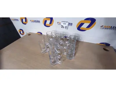 LOTE 208 - 10 CANECAS DE VIDRO PARA CHOPP. (NO ESTADO) ATENÇÃO! FAZER A VISITAÇÃO ANTES DE ARREMATAR, NÃO SABEMOS SE FUNCIONA. LEILÃO NÃO TEM GARANTIA E NEM DEVOLUÇÃO, SUJEITO A POSSÍVEIS AVARIAS VISÍVEIS/OCULTAS E/OU AUSÊNCIA DE COMPONENTES.