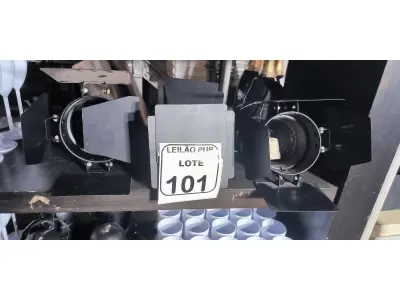 LOTE 101 - 05 CANHÕES REFLETORES. (NO ESTADO) ATENÇÃO! FAZER A VISITAÇÃO ANTES DE ARREMATAR, NÃO SABEMOS SE FUNCIONA. LEILÃO NÃO TEM GARANTIA E NEM DEVOLUÇÃO, SUJEITO A POSSÍVEIS AVARIAS VISÍVEIS/OCULTAS E/OU AUSÊNCIA DE COMPONENTES.