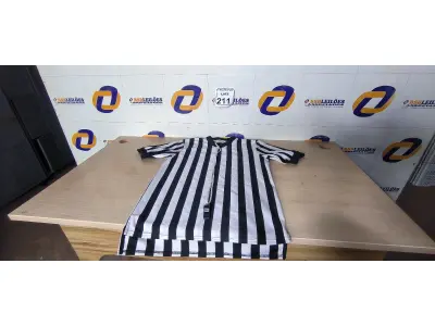 LOTE 211 - 01 CAMISA DE JUIZ PARA DECORAÇÃO. (NO ESTADO) ATENÇÃO! FAZER A VISITAÇÃO ANTES DE ARREMATAR, NÃO SABEMOS SE FUNCIONA. LEILÃO NÃO TEM GARANTIA E NEM DEVOLUÇÃO, SUJEITO A POSSÍVEIS AVARIAS VISÍVEIS/OCULTAS E/OU AUSÊNCIA DE COMPONENTES.
