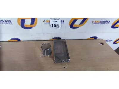 LOTE 155 - 02 CESTAS PARA ALIMENTOS. (NO ESTADO) ATENÇÃO! FAZER A VISITAÇÃO ANTES DE ARREMATAR, NÃO SABEMOS SE FUNCIONA. LEILÃO NÃO TEM GARANTIA E NEM DEVOLUÇÃO, SUJEITO A POSSÍVEIS AVARIAS VISÍVEIS/OCULTAS E/OU AUSÊNCIA DE COMPONENTES.