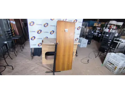 LOTE 177 - 01 MESA SUSPENSA EM MADEIRA PARA LANCHONETE 0,60CM X 1,65CM. (NO ESTADO) ATENÇÃO! FAZER A VISITAÇÃO ANTES DE ARREMATAR, NÃO SABEMOS SE FUNCIONA. LEILÃO NÃO TEM GARANTIA E NEM DEVOLUÇÃO, SUJEITO A POSSÍVEIS AVARIAS VISÍVEIS/OCULTAS E/OU AUSÊNCIA DE COMPONENTES.