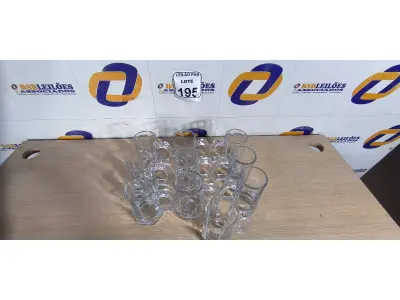 LOTE 195 - 10 CANECAS DE VIDRO PARA CHOPP. (NO ESTADO) ATENÇÃO! FAZER A VISITAÇÃO ANTES DE ARREMATAR, NÃO SABEMOS SE FUNCIONA. LEILÃO NÃO TEM GARANTIA E NEM DEVOLUÇÃO, SUJEITO A POSSÍVEIS AVARIAS VISÍVEIS/OCULTAS E/OU AUSÊNCIA DE COMPONENTES.