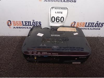 LOTE 060 - 01 PROJETOR MULTIMÍDIA MARCA EPSON. (NO ESTADO) ATENÇÃO! FAZER A VISITAÇÃO ANTES DE ARREMATAR, NÃO SABEMOS SE FUNCIONA. LEILÃO NÃO TEM GARANTIA E NEM DEVOLUÇÃO, SUJEITO A POSSÍVEIS AVARIAS VISÍVEIS/OCULTAS E/OU AUSÊNCIA DE COMPONENTES.