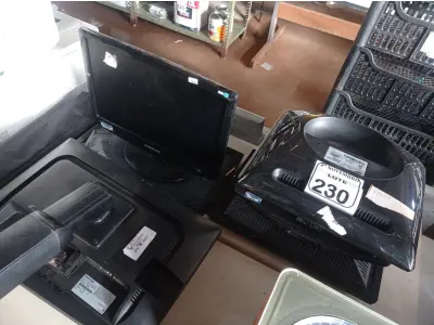 LOTE 230 - 09 MONITORES LCD MARCAS E MODELOS DIVERSOS. (NO ESTADO) ATENÇÃO! FAZER A VISITAÇÃO ANTES DE ARREMATAR, NÃO SABEMOS SE FUNCIONA. LEILÃO NÃO TEM GARANTIA E NEM DEVOLUÇÃO, SUJEITO A POSSÍVEIS AVARIAS VISÍVEIS/OCULTAS E/OU AUSÊNCIA DE COMPONENTES.