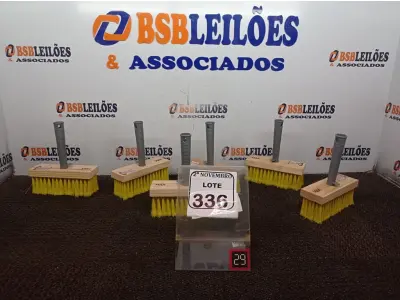 LOTE 336 - 06 ESCOVAS BROXA MARCA MAX(NOVO). (NO ESTADO) ATENÇÃO! FAZER A VISITAÇÃO ANTES DE ARREMATAR, NÃO SABEMOS SE FUNCIONA. LEILÃO NÃO TEM GARANTIA E NEM DEVOLUÇÃO, SUJEITO A POSSÍVEIS AVARIAS VISÍVEIS/OCULTAS E/OU AUSÊNCIA DE COMPONENTES.