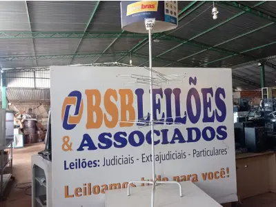 LOTE 252 - 01 EXPOSITOR GIRATÓRIO DE FERRO. (NO ESTADO) ATENÇÃO! FAZER A VISITAÇÃO ANTES DE ARREMATAR, NÃO SABEMOS SE FUNCIONA. LEILÃO NÃO TEM GARANTIA E NEM DEVOLUÇÃO, SUJEITO A POSSÍVEIS AVARIAS VISÍVEIS/OCULTAS E/OU AUSÊNCIA DE COMPONENTES.