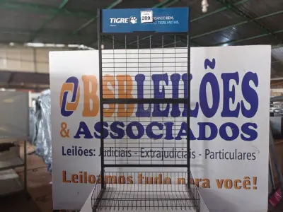 LOTE 209 - 01 EXPOSITOR DE FERRO. (NO ESTADO) ATENÇÃO! FAZER A VISITAÇÃO ANTES DE ARREMATAR, NÃO SABEMOS SE FUNCIONA. LEILÃO NÃO TEM GARANTIA E NEM DEVOLUÇÃO, SUJEITO A POSSÍVEIS AVARIAS VISÍVEIS/OCULTAS E/OU AUSÊNCIA DE COMPONENTES.