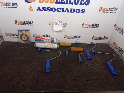 LOTE 169 - 03 SUPORTES P/ROLO DE PINTURA MARCA TIGRE, 04 ROLOS P/PINTURA(NOVOS) E 02 MINI ROLOS P/PINTURA JÁ C/SUPORTE. (NO ESTADO) ATENÇÃO! FAZER A VISITAÇÃO ANTES DE ARREMATAR, NÃO SABEMOS SE FUNCIONA. LEILÃO NÃO TEM GARANTIA E NEM DEVOLUÇÃO, SUJEITO A POSSÍVEIS AVARIAS VISÍVEIS/OCULTAS E/OU AUSÊNCIA DE COMPONENTES.