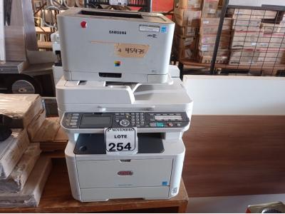 LOTE 254 - 02 IMPRESSORAS SENDO UMA MULTIFUNCIONAL OKI E A OUTRA SAMSUNG. (NO ESTADO) ATENÇÃO! FAZER A VISITAÇÃO ANTES DE ARREMATAR, NÃO SABEMOS SE FUNCIONA. LEILÃO NÃO TEM GARANTIA E NEM DEVOLUÇÃO, SUJEITO A POSSÍVEIS AVARIAS VISÍVEIS/OCULTAS E/OU AUSÊNCIA DE COMPONENTES.