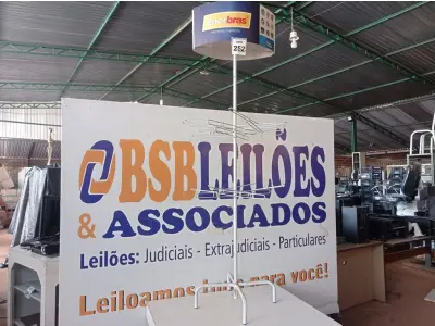 LOTE 252 - 01 EXPOSITOR GIRATÓRIO DE FERRO. (NO ESTADO) ATENÇÃO! FAZER A VISITAÇÃO ANTES DE ARREMATAR, NÃO SABEMOS SE FUNCIONA. LEILÃO NÃO TEM GARANTIA E NEM DEVOLUÇÃO, SUJEITO A POSSÍVEIS AVARIAS VISÍVEIS/OCULTAS E/OU AUSÊNCIA DE COMPONENTES.