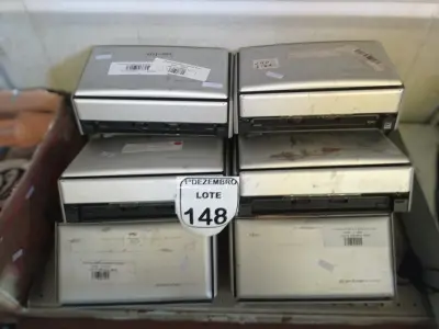 LOTE 148 - 08 SCANNER’S MARCA FUJITSU. (NO ESTADO) ATENÇÃO! FAZER A VISITAÇÃO ANTES DE ARREMATAR, NÃO SABEMOS SE FUNCIONA. LEILÃO NÃO TEM GARANTIA E NEM DEVOLUÇÃO, SUJEITO A POSSÍVEIS AVARIAS VISÍVEIS/OCULTAS E/OU AUSÊNCIA DE COMPONENTES.