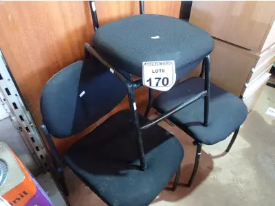 LOTE 170 - 03 CADEIRAS FIXAS ESTOFADAS. (NO ESTADO) ATENÇÃO! FAZER A VISITAÇÃO ANTES DE ARREMATAR, NÃO SABEMOS SE FUNCIONA. LEILÃO NÃO TEM GARANTIA E NEM DEVOLUÇÃO, SUJEITO A POSSÍVEIS AVARIAS VISÍVEIS/OCULTAS E/OU AUSÊNCIA DE COMPONENTES.