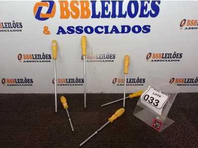 LOTE 033 - 06 CHAVES PHILIPS TAMANHOS DIVERSOS. (NO ESTADO) ATENÇÃO! FAZER A VISITAÇÃO ANTES DE ARREMATAR, NÃO SABEMOS SE FUNCIONA. LEILÃO NÃO TEM GARANTIA E NEM DEVOLUÇÃO, SUJEITO A POSSÍVEIS AVARIAS VISÍVEIS/OCULTAS E/OU AUSÊNCIA DE COMPONENTES.