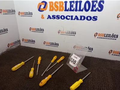 LOTE 038 - 06 CHAVES PHILIPS TAMANHOS DIVERSOS E 01 CHAVE DE FENDA. (NO ESTADO) ATENÇÃO! FAZER A VISITAÇÃO ANTES DE ARREMATAR, NÃO SABEMOS SE FUNCIONA. LEILÃO NÃO TEM GARANTIA E NEM DEVOLUÇÃO, SUJEITO A POSSÍVEIS AVARIAS VISÍVEIS/OCULTAS E/OU AUSÊNCIA DE COMPONENTES.