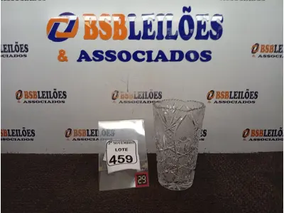 LOTE 459 - 01 VASO DE CRISTAL BOHEMIA. (NO ESTADO) ATENÇÃO! FAZER A VISITAÇÃO ANTES DE ARREMATAR, NÃO SABEMOS SE FUNCIONA. LEILÃO NÃO TEM GARANTIA E NEM DEVOLUÇÃO, SUJEITO A POSSÍVEIS AVARIAS VISÍVEIS/OCULTAS E/OU AUSÊNCIA DE COMPONENTES.