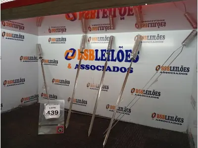 LOTE 439 - 06 ESPETOS P/CHURRASCO(NOVO) (NO ESTADO) ATENÇÃO! FAZER A VISITAÇÃO ANTES DE ARREMATAR, NÃO SABEMOS SE FUNCIONA. LEILÃO NÃO TEM GARANTIA E NEM DEVOLUÇÃO, SUJEITO A POSSÍVEIS AVARIAS VISÍVEIS/OCULTAS E/OU AUSÊNCIA DE COMPONENTES.