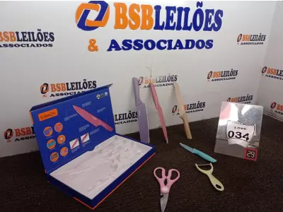 LOTE 034 - 01 KIT DE FACAS DE COZINHA C/. (NO ESTADO) ATENÇÃO! FAZER A VISITAÇÃO ANTES DE ARREMATAR, NÃO SABEMOS SE FUNCIONA. LEILÃO NÃO TEM GARANTIA E NEM DEVOLUÇÃO, SUJEITO A POSSÍVEIS AVARIAS VISÍVEIS/OCULTAS E/OU AUSÊNCIA DE COMPONENTES.