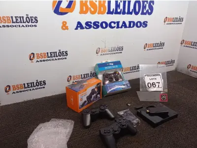 LOTE 067 - 02 CONTROLES DE VÍDEO GAME MARCA INOVA S/FIO. (NO ESTADO) ATENÇÃO! FAZER A VISITAÇÃO ANTES DE ARREMATAR, NÃO SABEMOS SE FUNCIONA. LEILÃO NÃO TEM GARANTIA E NEM DEVOLUÇÃO, SUJEITO A POSSÍVEIS AVARIAS VISÍVEIS/OCULTAS E/OU AUSÊNCIA DE COMPONENTES.
